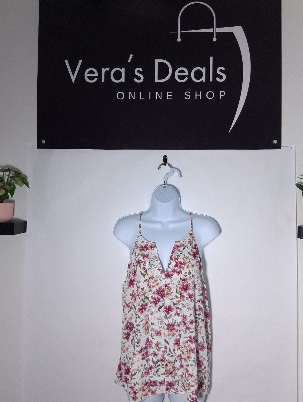LOFT Cream Floral V-Neck Cami with Pink Bouquet Print Size LP